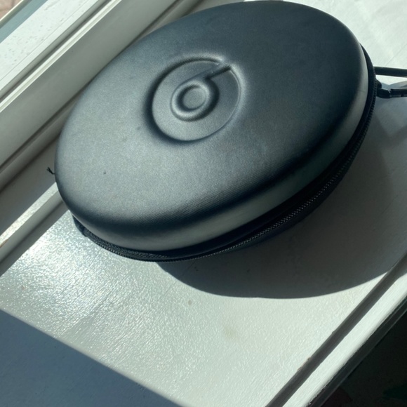 Beats by Dre clip on zipper Rio gif foam black headphones case - Picture 2 of 5